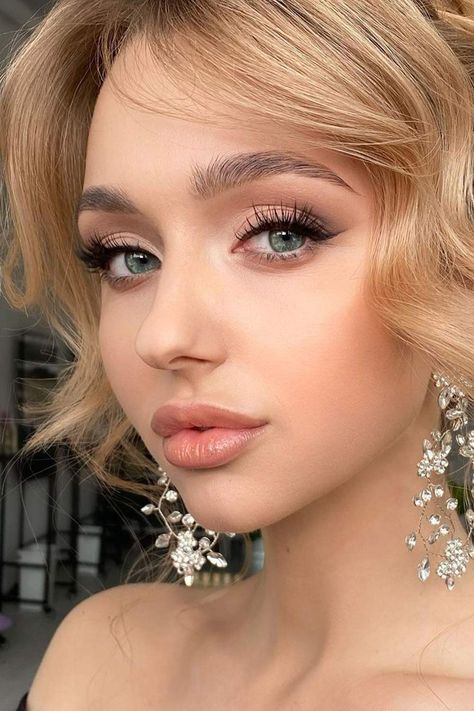 Homecoming Makeup Ideas that You Will Fall In Love With | Glaminati.com Gala Make Up, Make Up Bride, Gorgeous Wedding Makeup, Wedding Makeup Tutorial, Glam Wedding Makeup, Homecoming Makeup Ideas, Bridal Eye Makeup, Prom Makeup Looks, Event Makeup