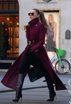 Laura Blair Style, Laura Blair, Winter Fashion Outfits Casual, Classy Work Outfits, Red Coat, Pinterest Fashion, Looks Chic, Style Mistakes, Suit Fashion