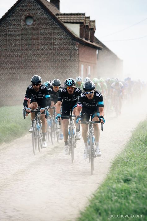 Paris Roubaix, team sky. 2014. Cycling Pictures, Paris Roubaix, Cycling Photography, Northern France, Professional Cycling, Cycling Motivation, Cycling Race, Road Bike Women, Hard Men