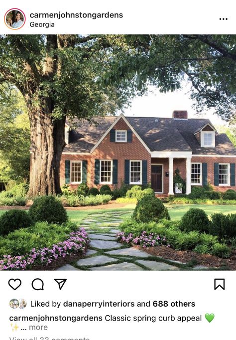 Red Brick House Hydrangeas, Curb Appeal Brick House, Red Brick Home Landscaping, Brick House Landscaping Front Yard, Red Brick House Landscaping, Brick Ranch House Exterior, Colonial Brick House, Red Brick Ranch, Cottage Exterior Ideas