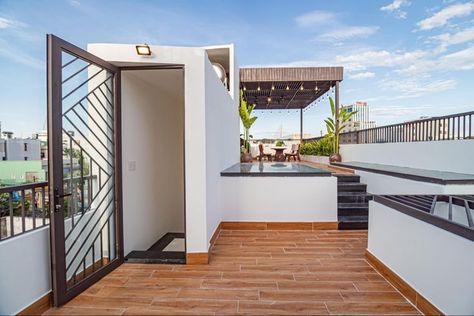 Veranda Ideas Small Terraces 2nd Floor, Corner Terrace House Design, Small House Rooftop Ideas, Rooftop Terrace Design Modern Houses, Rooftop House Ideas, Korean Rooftop House Ideas, Small Rooftop Design, Roofdeck House, House Rooftop Ideas