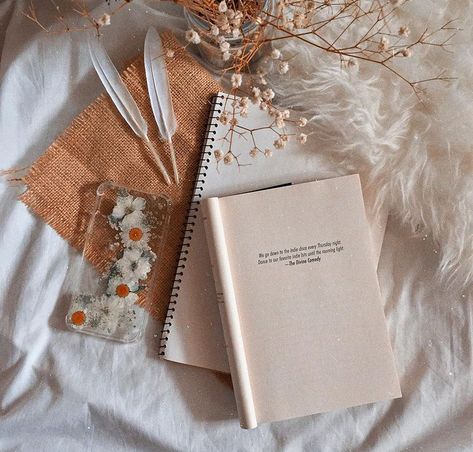 Writers Aesthetic, Book Cover Art Ideas, Books Photography, Motivation Study, Instagram Feed Planner, M Wallpaper, Girly Dp, Book Background, Book Wallpaper