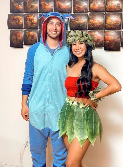 Lilo Stitch Couple Costume, Couple Halloween Costumes Lilo And Stitch, Pocahontas Halloween Costume Couple, Moana Halloween Costume Couple, Couple Ideas Costumes, Hawaiian Couple Costume, Hollween Costumes Ideas For Couples 2023, Moana And Hay Hay Costume, Funny Cute Couple Costumes