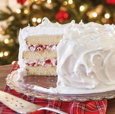 Lord Baltimore Cake, Baltimore Christmas, Pecan Caramel Cake, Lady Baltimore Cake, White Frosting Recipes, Fluffy Meringue, Meringue Frosting, Family Football, Cherry Preserves