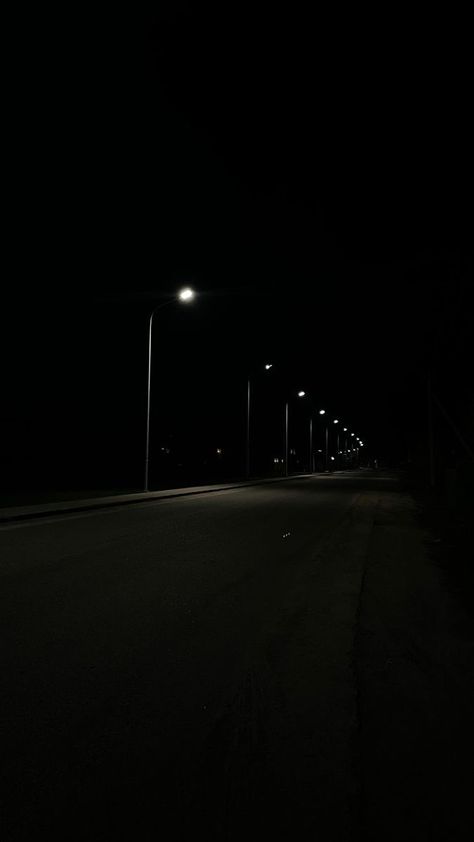 Quite Pictures Dark, Aesthetic Pictures For Tiktok, Black Hour Aesthetic, Dark Street Aesthetic Night, Dark Street Aesthetic, Chill Background, Dark Aethstetic, Night Time Aesthetic, Quiet Photos