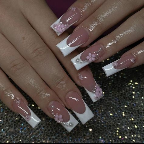 Nina Fresa Nails, Buchifresa Nails Short, Birthday Nails Coffin Short, Debut Nails, Flower Charm Nails, Nails Inspo Y2k, Nail Ideas With Charms, Quince Nails Short, Nude Pink Acrylic Nails