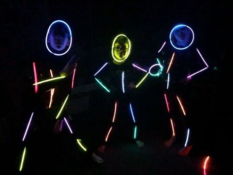 Glow Stick Dance, Costume Ideas For 3 Friends, Costume Ideas For 3, Glow Dance Party, Neon Dance Party, Glow Dance, Glow Theme Party, Post Prom, Glow Stick Party