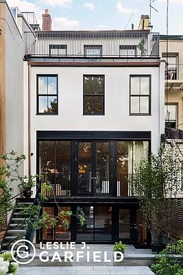 479 Henry St. in Cobble Hill, Brooklyn | StreetEasy Cobble Hill Brooklyn, Brick House Designs, Minimalist Fireplace, Dream House Garden, New York Townhouse, House Redesign, London Townhouse, Dark House, Cobble Hill