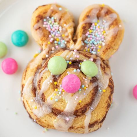 Cinnamon Roll Bunnies Cinnamon Roll Bunnies, Easter Dirt Cake Recipe, Lemon Dump Cake Recipe, Easter Rolls, Easter Dirt Cake, Bunny Cinnamon Rolls, Bunny Desserts, Dirt Cake Recipes, Easy Easter Treats