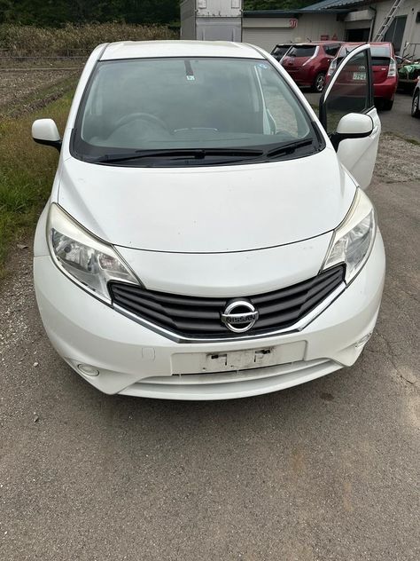 ATC JAPAN STOCK NISSAN NOTE // 2014 // E12 // White // NOW AVAILABLE ONLY IN $4200 USD CNF (Including Freight & Inspection till Nassau Port #Bahamas ) White Nissan, Grill Guard, Nissan Note, Angelina Jolie Photos, 360 Degree Camera, Sun Roof, Japanese Used Cars, Nissan Cars, Nassau