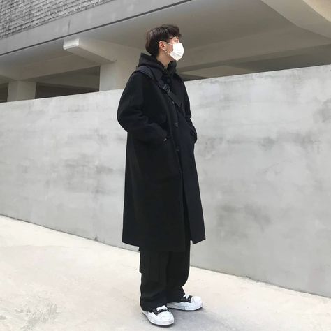 Black Overcoat, Asian Boy, Winter Outfits Men, Wardrobe Outfits, All Black Outfit, Korea Fashion, Winter 2023, Asian Boys, Scenery Wallpaper