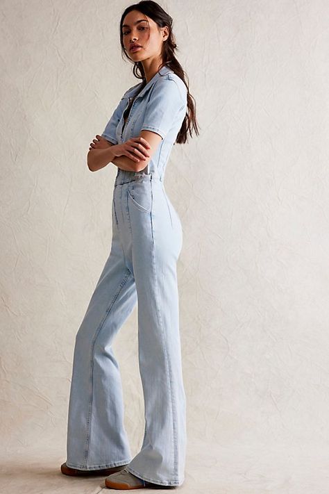 Free People Jayde Flare Jumpsuit, Free People Denim Jumpsuit, Free People Jumpsuit Outfit, Flared Overalls, Jean Sweater Jacket, Jean Jumpsuit, Branded Outfits, Perfect White Tee, Flare Jumpsuit