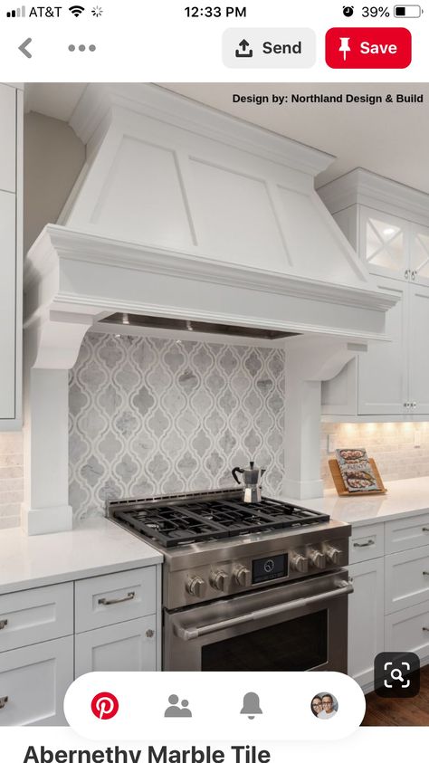 Kitchen Cabinets Upgrade, Kitchen Hood Design, Kitchen Backsplash Designs, Kitchen Remodel Inspiration, White Kitchen Design, Kitchen Decor Modern, Kitchen Stove, Kitchen Wall Tiles, Kitchen Inspiration Design