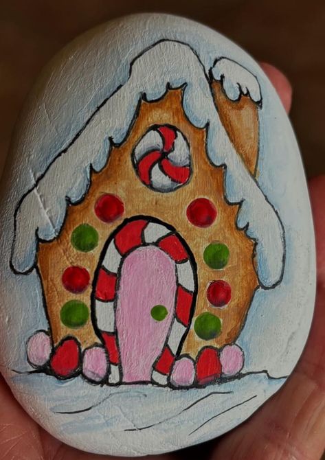 Christmas Gnome Rock Painting Ideas, Candy Cane Rock Painting, Christmas Painted Rocks Ideas, Gnome Rock Painting Ideas, Christmas Rock Painting Ideas Easy, Gnome Rock Painting, Decorating Rocks, Christmas Rock Painting Ideas, Christmas Painted Rocks