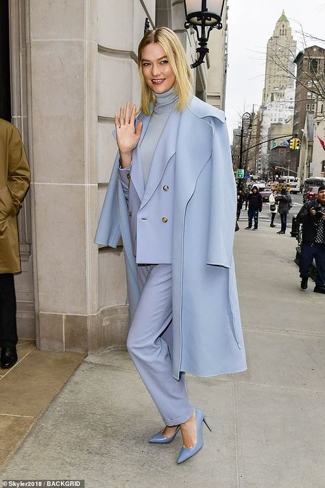 Babe in blue: Karlie Kloss, 26, was dressed to impress outside the Ralph Lauren show at New York Fashion Week on Thursday Monochromatic Blue Outfit, Blue Monochromatic Outfit, Sky Blue Suit, Groom Suit Grey, Work Outfit Office, Monochromatic Fashion, Gold Gown, Monochromatic Outfit, Monochrome Outfit