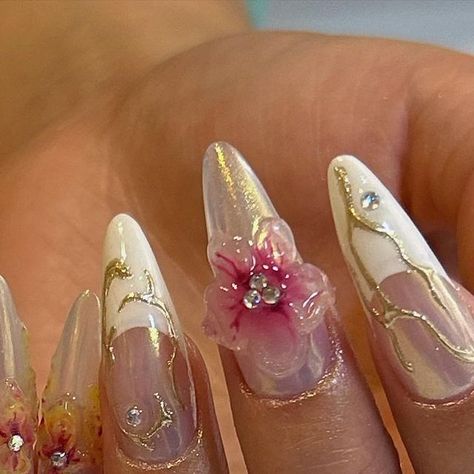 Dramatic French Tip Nails, Gold Fairy Nails, Bridgerton Nails Ideas, Sade Nails, Dreamy Nail Art, Fairy Nail Art, Japan Nails, Vacay Nails, Orchid Nails