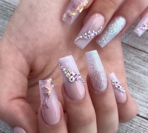 Nails With Jewelry On Them, Mail Art With Rhinestones, Diamond Inspired Nails, Rihstone Nail, Fake Nails With Gems, Nail Ideas Stones, Rine Stone Nails Designs Simple, Gem Stone Nail Art, Nail Gems Rhinestones