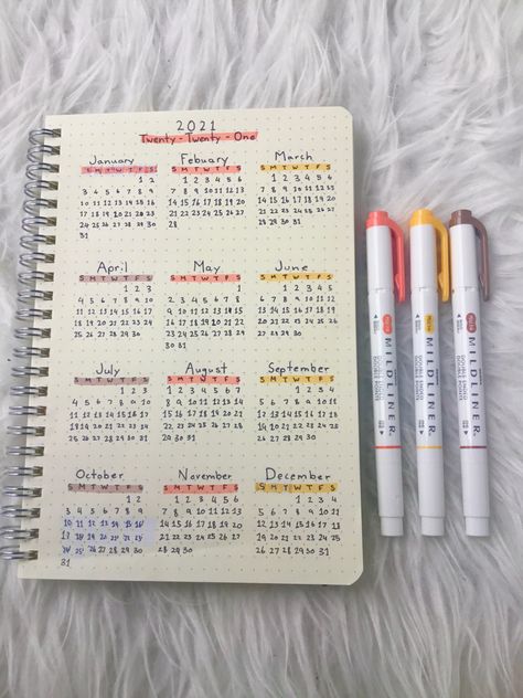 Calender In Journal, Journal Calender Aesthetic, Calendar Journaling, Journal Calendar, Organization Bullet Journal, Bullet Journal Ideas Templates, Bullet Journal Paper, Bulletin Journal Ideas, School Organization Notes