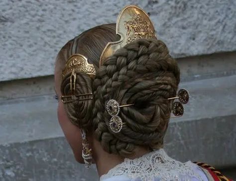 HAIR — Are.na Medieval Hair, Sup Girl, Historical Hairstyles, Medieval Hairstyles, Perfect Hairstyle, Fantasy Hair, Office Look, Hair Reference, Girls World