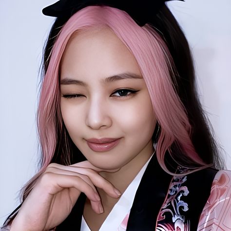 Kpop Hair Color, Two Color Hair, Kim Hair, Pink And Black Hair, Pink Streaks, Light Pink Hair, Kpop Hair, Hair Color Streaks, Different Hair Colors