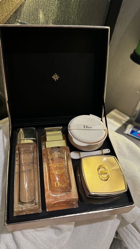 Pr Packages Aesthetic, Dior Packaging, Parfum Aesthetic, Dior Parfum, Pr Package, Chanel Resort, Shower Skin Care, Fancy Makeup, Beauty Products Drugstore