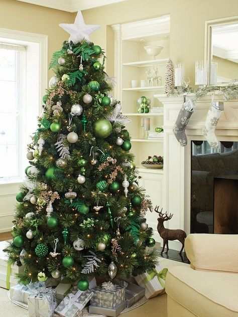 20 Gorgeous Christmas Tree Decoration Ideas - Chloe Dominik Green Christmas Tree Decorations, Green Christmas Decorations, Glam Christmas Tree, Green Xmas, Silver Christmas Decorations, Christmas Tree Decorating Themes, Glam Christmas, Black Christmas Trees, Silver Christmas Tree