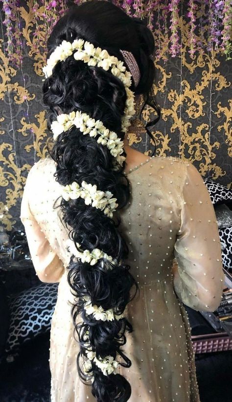 Lotus Hairstyle, Cocktail Hairstyles, Bridal Hair Styles, South Indian Wedding Hairstyles, Pakistani Bridal Hairstyles, Mehndi Hairstyles, Nikah Ceremony, Bridal Hairstyle Indian Wedding, Beautiful Wedding Hair