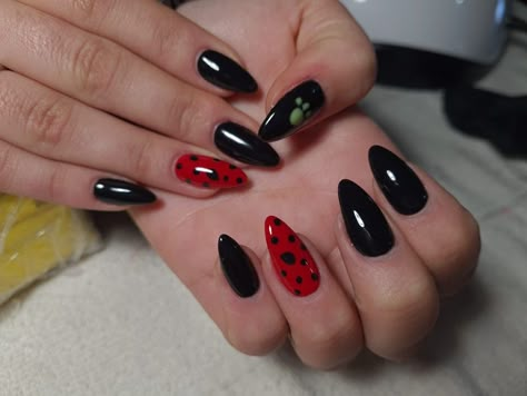 Miraculous Ladybug Nail Designs, Miraculous Nail Art, Chat Noir Nails, Miraculous Nails Ideas, Cat Noir Nails, Miraculous Ladybug Nail Art, Miraculous Tattoo, Miraculous Ladybug Tattoo, Ladybug Nails Designs