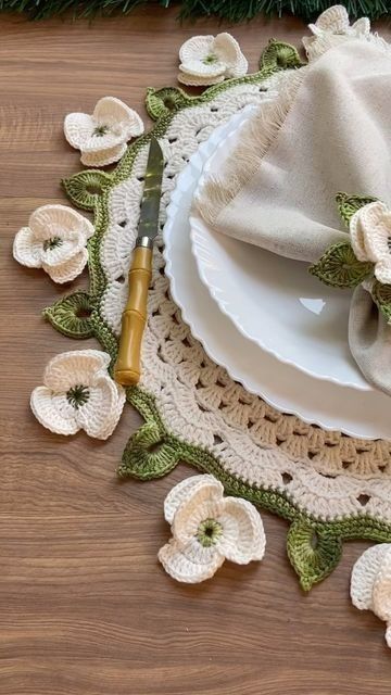 Crochet Tableware, Crochet Box Stitch, Lace Princess Wedding Dresses, Princess Wedding Dresses, Diy Crochet Projects, Crochet Coasters, Diy Crochet, Crochet Designs, Doilies