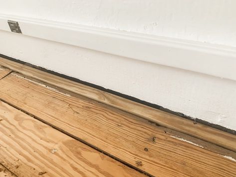 How to Fill Gaps Between Floor and Wall Trim - Midcounty Journal Floor Trim Ideas Baseboards, Floor Moulding, Old Wood Floors, Baseboard Trim, Pergo Flooring, Removing Carpet, Floor Molding, Plywood Flooring, Floating Floor