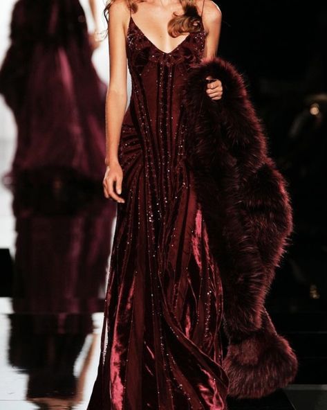 Look Gatsby, Fall Couture, Ellie Saab, Runway Fashion Couture, Runway Outfits, Red Violet, Prom Dress Inspiration, Couture Mode, Dream Dresses