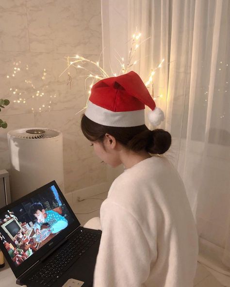 Korean Christmas, Korean Photo, Christmas Aesthetic, Photo Tips, Christmas Girl, Birthday Photos, Korean Beauty, Ulzzang Girl, Christmas Photos