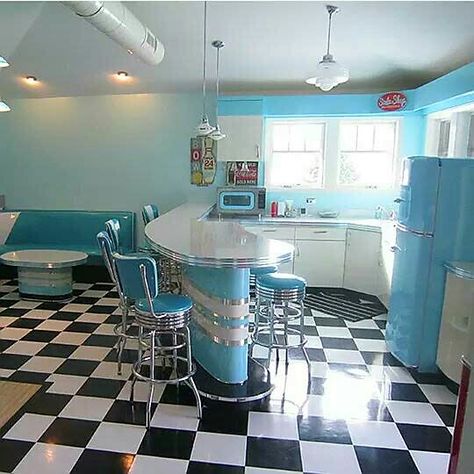 1950s Diner Kitchen, Fallout Kitchen, Diner Style Kitchen, 50s Diner Kitchen, 50s Interior Design, Real Bedroom, Big Chill Appliances, 50s Interior, Retro Backgrounds