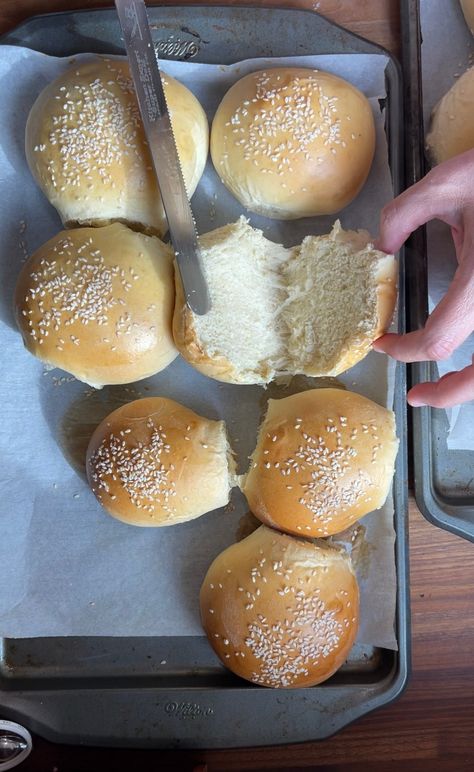 Homemade Hamburger Buns Best Hamburger Buns, Cinnamon Sugar Bread, Homemade Hamburger Buns, Tulip Farm, Homemade Burger, Sugar Bread, Bread Maker Recipes, Crock Pot Freezer, Bread Homemade