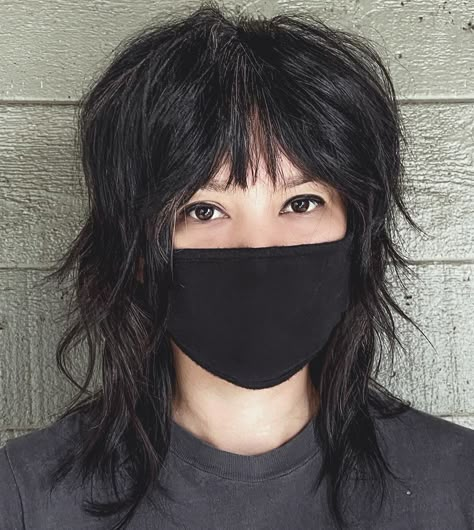 Goth Shag Hair, Joan Jett Shag Haircut, Gothic Shag Haircut, Joan Jett Video, Joan Jett Smile, Androgynous Hair, Shaggy Long Hair, Short Shag Hairstyles, Hair Color Options