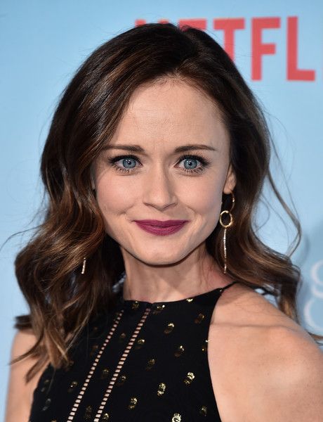 Alexis Bledel Now, Alexis Bledel Hair, Beaded Dress Long, Dark Brunette Hair, Wavy Hairstyle, Clear Winter, Dark Brunette, Lauren Graham, Alexis Bledel