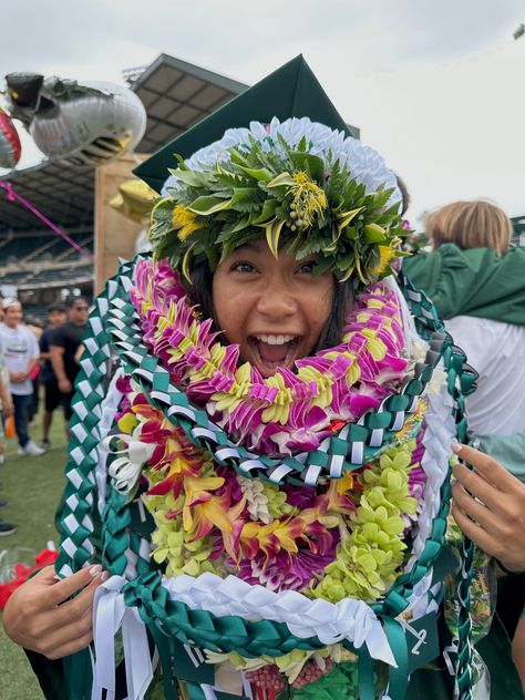 Hawaiian Graduation Lei, Polynesian Graduation, Polynesian Aesthetic, Hawaii Graduation, Hawaiian Graduation, Hawaii University, Hawaii People, Hawaii Lei, University Of Hawaii At Manoa