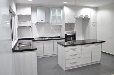 Hiasan Dalaman Dapur, Idea Dapur, Dapur Moden, L Shape Kitchen Design, Kitchen Cabinets Design Layout, Small L Shaped Kitchens, Luxury White Kitchen, Reka Bentuk Dapur, L Shaped Modular Kitchen