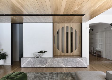 Malvern Garden House by Taylor Knights Timber Screen Interior, Screen Interior, Timber Screen, Glass Pavilion, Light Hardwood Floors, Tv Screen, Australian Architecture, Garden House, Australian Homes