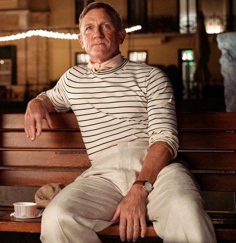 @quantum.of.bond - Instagram:「#DanielCraig #benoitblanc #GlassOnion #KnivesOut2」 Movie Character Outfits, Daniel Craig Bond, James Bond Outfits, Daniel Craig Style, Bond Outfits, Port De Soller, Money Clothing, Daniel Craig James Bond, Glass Onion