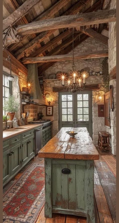 Old Country House Decor, Rural Home Decor, Old Fashioned Country Home, Rustic Farm Kitchen Ideas, Old Fashioned Kitchen Ideas, Rustic Cottage Kitchen Ideas, Cabin In The Woods Kitchen, Old Fashion Kitchen Ideas, Wooden House Inside