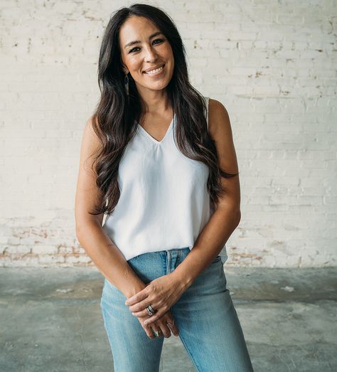 Joanna Gaines on Filming <i>Fixer Upper</i> Reboot with Chip for Magnolia Network: ‘We Were Rusty!’ Joanna Gaines Hair, Korean Beef Recipes, Chip And Joanna Gaines, Feel Younger, Joanna Gaines, Fixer Upper, Magnolia, Basic Tank Top, Camisole Top