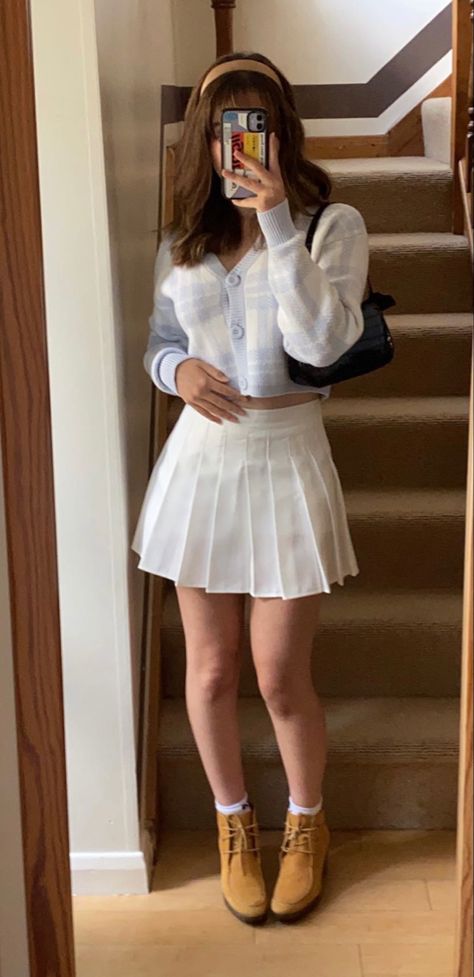 White Tennis Skirt, White Pleated Skirt, Tennis Skirts, Going Out Outfits, Pleated Mini Skirt, Fashion Pictures, Pleated Skirt, Skater Skirt, Mini Skirt