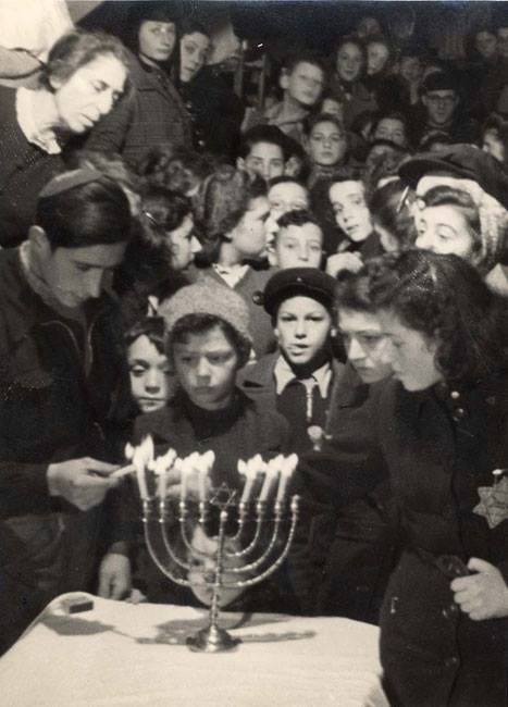 Ashkenazi Jews, Candle Lighting Ceremony, Candle Lighting, Jewish Heritage, Jewish Women, Jewish Culture, Jewish History, Jewish People, Jewish Art