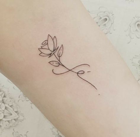 Tato Henna, Floral Tattoos, Inspiration Tattoos, Delicate Tattoo, Disney Tattoo, Rosen Tattoo, Arrow Tattoo, Tattoo Girls, Tattoo Feminina