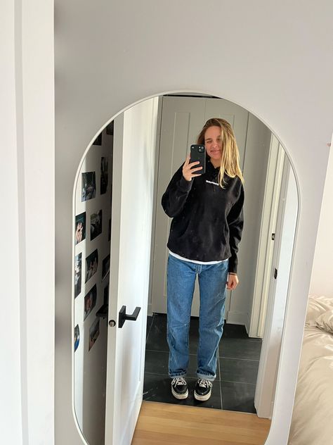 Outfit
Baggy
Skate outfit
Comfortable 
Black hoodie
Blue jeans Hoodie With Baggy Jeans, Basic Black Hoodie, Black Baggy Jeans Outfit, Skater Outfit, Black Baggy Jeans, Skate Vibes, Baggy Jeans Outfit, Skater Girl Outfits, Skater Girl