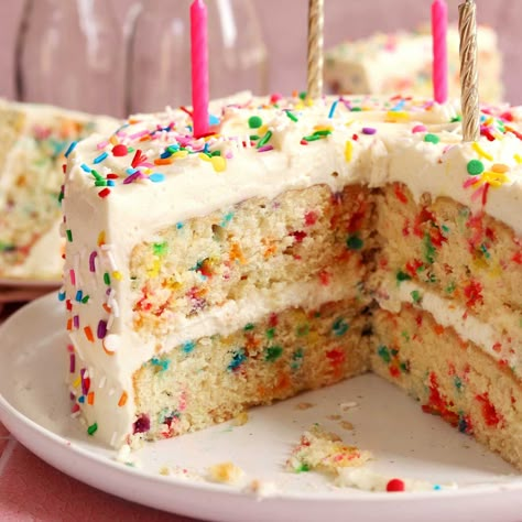 THE BEST Funfetti Cake High Altitude Funfetti Cake, Mrs Fields Frosting Recipe, Funfetti Cake Moist, Birthday Cake Dessert Recipes, Frosting For Funfetti Cake, Easy Funfetti Cake Recipe, Confetti Bundt Cake, Best Funfetti Cake Recipe, Confetti Cake Recipe