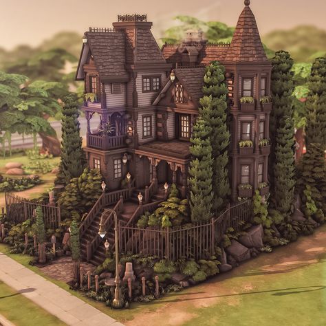 🖤 Base Game Dark Manor 🖤 I'm so happy that there are now some new color variations for many items in the base game. Building is twice as much fun! I'm hoping for a few more plants in the BaseGame at some point haha, but I don't think that'll happen. 🖤🌲🌇🖤🌲🌇🖤🌲🌇 This Victorian house on an overgrown hill has three bedrooms and is fully furnished. The furnishings are decorated in dark and heavy tones. 🖤🌲🌇🖤🌲🌇🖤🌲🌇 #thesims4builds #thesims4homes #showusyourbuilds #sccregram #somesimlishbuild #sim... Base Game Home Sims 4, Bloxburg Colorful House, Gothic Sims 4 House, Sims 4 Gothic House, Sims 4 Base Game House, Sims 4 Victorian House, Pretty Houses, Sims Houses, Sims Builds