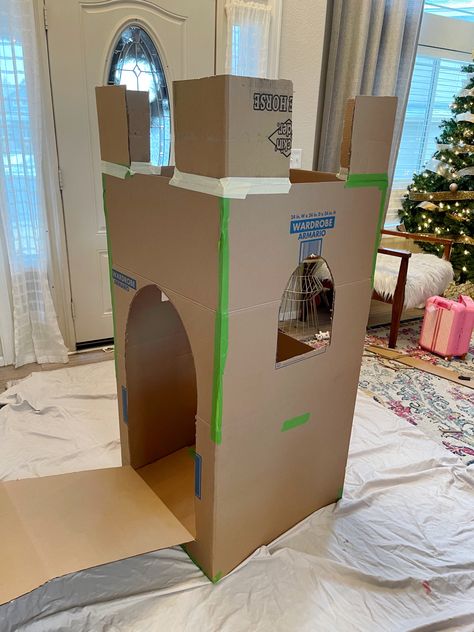 Rapunzel Cardboard Tower, Rapunzel Tower Diy Cardboard Boxes, Cardboard Castle Diy, Cardboard Box Castle, Princess Birthday Party Decorations Diy, Diy Kids Playhouse, Castle Diy, Tower Castle, Big Cardboard Boxes