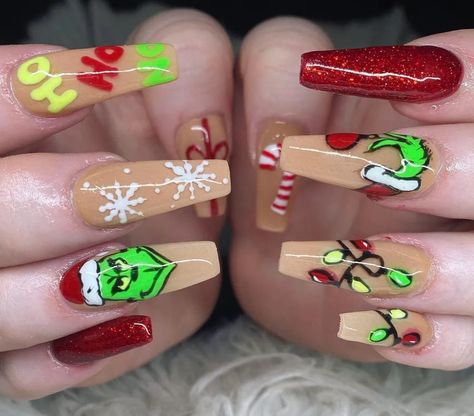 30 Grinch Nail Designs For Christmas In 2021. - honestlybecca Christmas Pedicure Ideas, Christmas Pedicure Ideas Toes, Grinch Nail Designs, Winter Nail 2023, Nail Designs For Christmas, Fly Nails, Christmas Nail Design, Christmas Press On Nails, Nail 2023